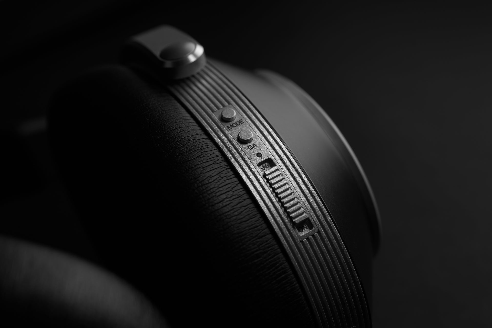 t+a solitaire t wireless headphones button view